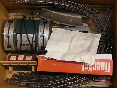 Lot 1577 - A box containing 00 gauge related track and...