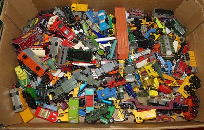 Lot 1606 - A tray containing Matchbox loose & playworn...
