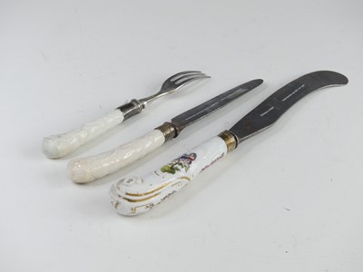 Lot 2087 - A Chelsea porcelain handled dinner knife,...