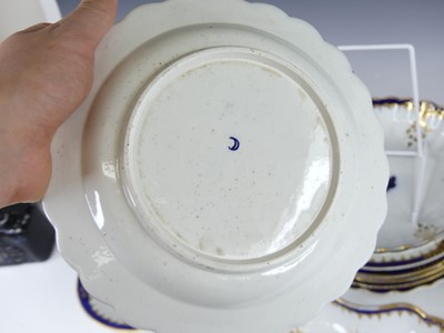 Lot 2074 - A Caughley porcelain part dinner service,...