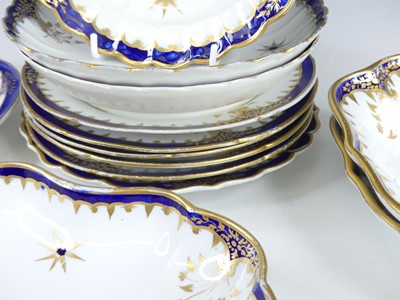 Lot 2074 - A Caughley porcelain part dinner service,...
