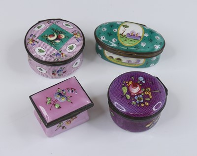 Lot 2369 - A South Staffordshire enamel patch box, late...