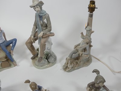 Lot 28 - A collection of seven Lladro porcelain figures,...