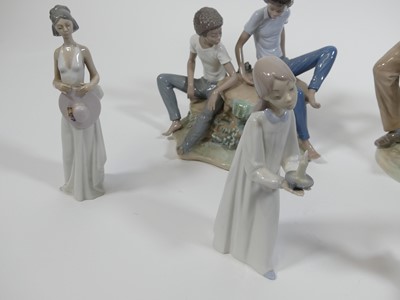 Lot 28 - A collection of seven Lladro porcelain figures,...