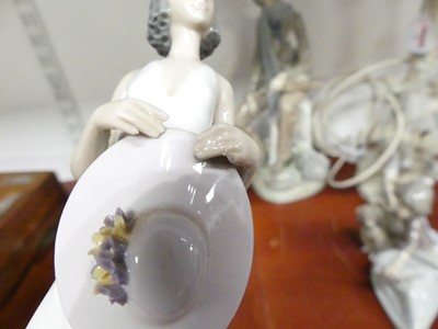 Lot 28 - A collection of seven Lladro porcelain figures,...