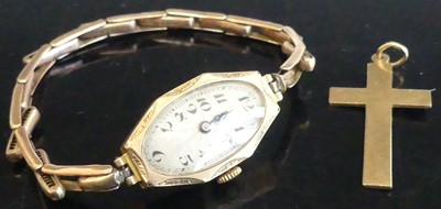 Lot 441 - A vintage lady's 9ct gold cased manual wind...