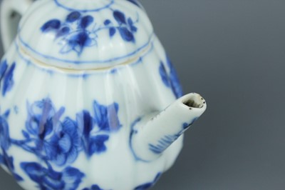 Lot 14 - A set of Chinese blue and white tea vessels,...