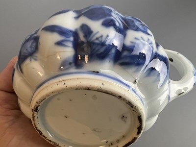Lot 14 - A set of Chinese blue and white tea vessels,...