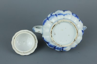 Lot 14 - A set of Chinese blue and white tea vessels,...