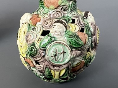 Lot 61 - A group of Chinese porcelain pieces, 19th to...