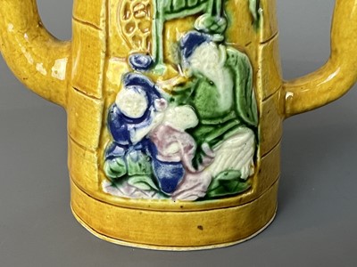 Lot 61 - A group of Chinese porcelain pieces, 19th to...