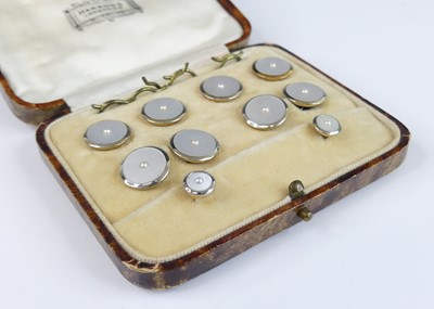 Lot 2969 - A gent's 9ct and 18ct yellow and white gold...