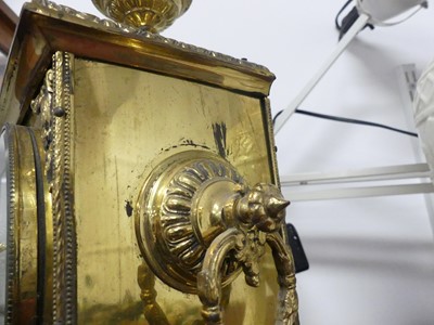 Lot 31 - An early 20th century brass cased mantel clock,...