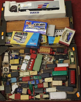 Lot 1498 - Two trays of boxed and loose various scale...