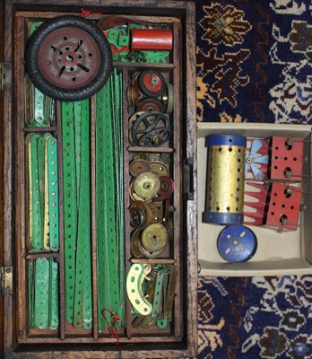 Lot 1470 - A wooden box containing a quantity of Meccano...