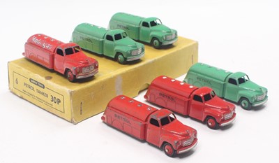 Lot 1376 - Dinky Toys trade box No.30P Studebaker Mobil...
