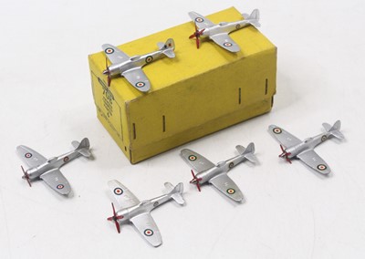 Lot 1149 - Dinky Toys No.70B/730 Trade box of 6 Hawker...