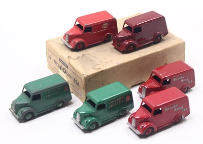 Lot 1201 - Dinky Toys 31a original Trade box containing 4...