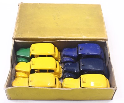 Lot 1386 - Dinky Toys 40H trade box containing 6 Austin...