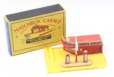 Lot 1579 - A Matchbox Lesney MG1 Garage, Showroom &...
