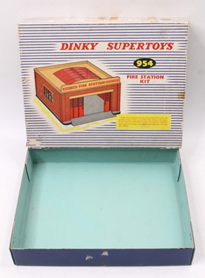 Lot 1222 - Dinky Toys empty box for No.954 Fire Station...