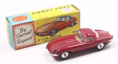 Lot 1328 - Corgi Toys No. 307 'E' type Jaguar with...