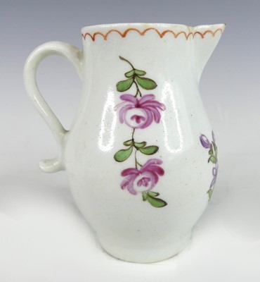 Lot 2067 - A Lowestoft porcelain sparrowbeak cream jug,...