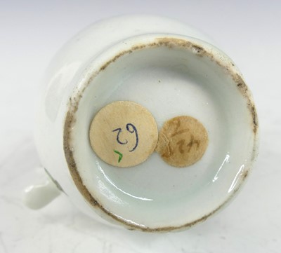 Lot 2067 - A Lowestoft porcelain sparrowbeak cream jug,...