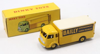 Lot 1097 - French Dinky Toys 33AN Simca Cargo truck...
