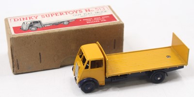 Lot 1052 - Dinky Toys No. 513 guy flat truck with tail...