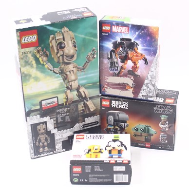 Lot 2020 - Lego Disney group of 4 Brick Headz and Marvel...