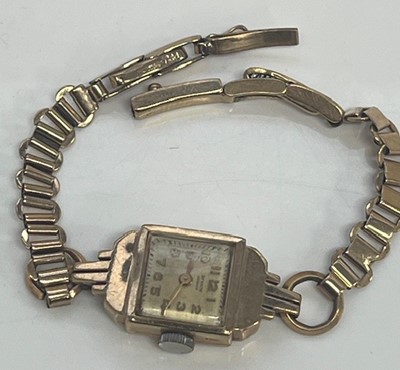 Lot 422 - An Art Deco Benson of London lady's 9ct gold...