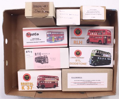 Lot 1711 - 10 1:76 scale plastic and resin kits for...