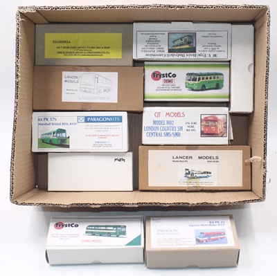 Lot 1712 - 10 1:76 scale plastic and resin kits for...