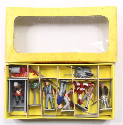 Lot 1262 - Dinky Toys No.010 Road Maintenance Personnel...