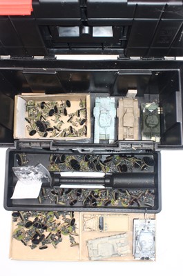 Lot 1890 - A toolbox containing a quantity of Artizan...
