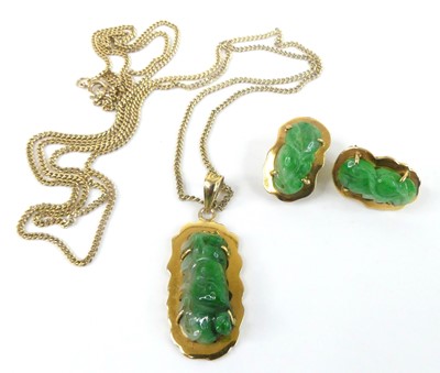 Lot 2586 - A yellow metal carved jadeite pendant and...
