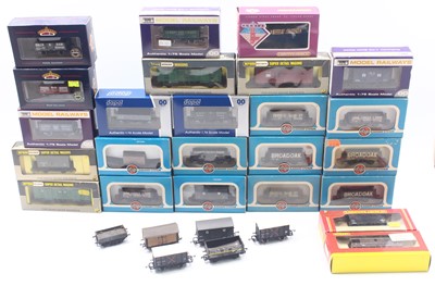Lot 440 - One tray containing 00 gauge wagons by various...