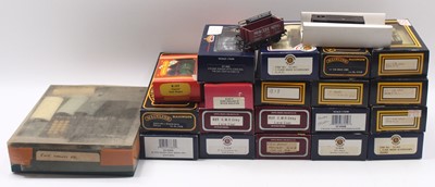 Lot 442 - One tray containing approx 36 00 gauge wagons...