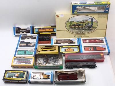 Lot 569 - A collection of HO gauge rolling stock, to...