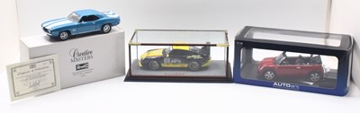 Lot 751 - Revell/Auto Art and other group of 3 boxed...