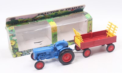 Lot 2021 - Crescent No.1811 Tractor in blue body with red...