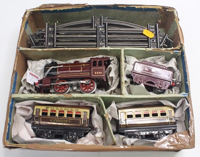 Lot 157 - 1929-39 Hornby No.0 Passenger set, electric,...