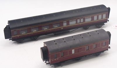 Lot 239 - Two 0 gauge finescale coaches to include an...