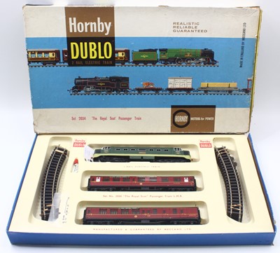 Lot 250 - 2034 Hornby-Dublo 2-rail passenger set ‘The...