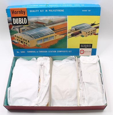 Lot 335 - 5083 Hornby-Dublo Terminal or Through Station...