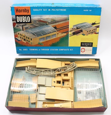 Lot 334 - 5083 Hornby-Dublo Terminal or Through Station...