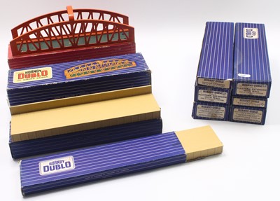 Lot 249 - Hornby-Dublo metal accessories: Five Platform...