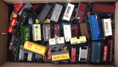 Lot 484 - Approx 75 unboxed 00 gauge goods wagons. A...