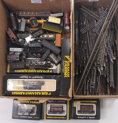 Lot 603 - Selection of N-gauge locos, coaches & wagons....